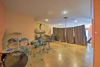 Peaceful Custom Carbondale Home With Pool Near Siu!