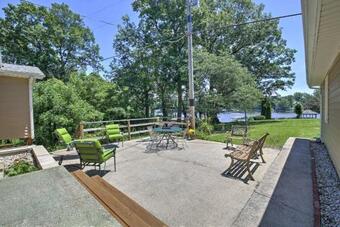 Serene Waterfront Monticello House With Fire Pit!