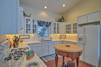 Apartamento Harbor Springs Condo With Bay View - Walk To Beach!