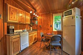 Charming Suttons Bay Cottage With Shared Waterfront!