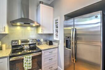 Bay St Louis Cottage - Harbor Half Mi, Beach 1 Mi!