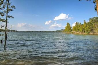 Lakefront Blue Eye Cottage With Hot Tub And Fire Pit!