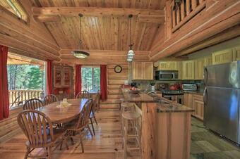 Scenic Riverfront Retreat With Hot Tub And Kayaks