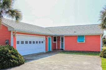 Colorful Emerald Isle Home, Walk To The Beach
