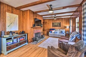 Hot Springs Home With Fire Pit And Deck, Walk To The At!