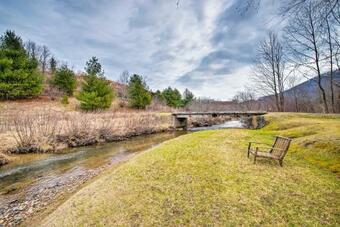 Lil Red Hen Cottage In The Boone Area With Hot Tub