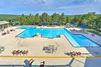 Modern Bushkill Home With Deck - 7 Mi To Falls!