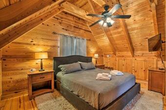 Lakefront Keowee Retreat With Dock About 14 Mi To Clemson