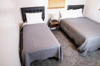 East Side Motel & Cabins