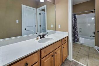 Lavish Cordova House With Pool Table And Media Room!