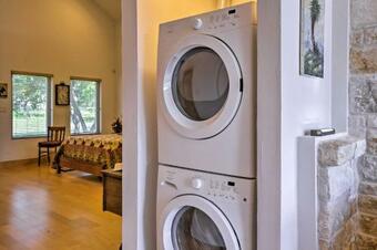 Rustic Johnson City Home With Hot Tub-2 Miles To Town