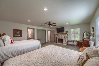Down River Haus Ld 727 Home