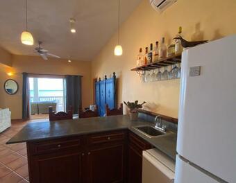 Hostal The Breeze-a Boutique Villa Experience