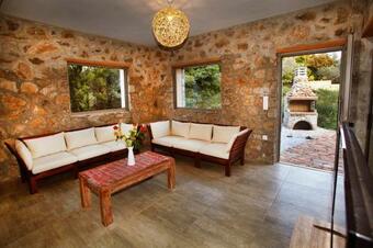 Budget Villa Litsarda Princess With Pool, Childrens Area, Bbq & Hammock!