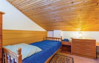 Three-bedroom Apartment In Jablanac