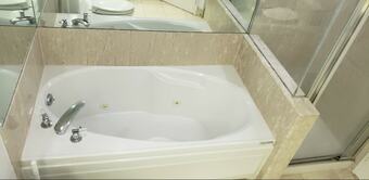 King Bed Home Steps To Eaton Center