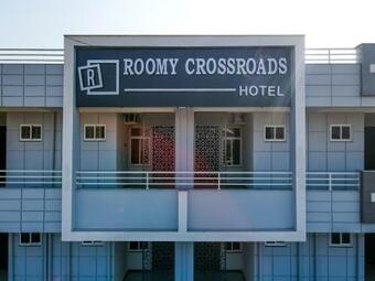 Hotel Roomy Crossroads