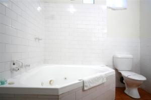 Best Western New Crossing Place Motel