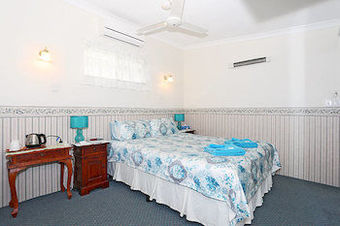 Hostal Jacaranda Guest House