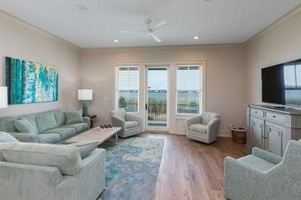 West Side Cottage #m - The Captains Landing