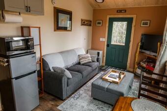 Bed & Breakfast Howling Raven Cabin