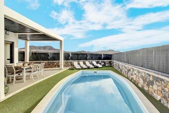 Villa Del Roque, Heated Pool & Luxury In El Roque