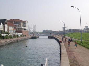 Holiday Home Villapark De Oesterbaai 3