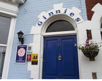 Hostal Ginnie's Guesthouse