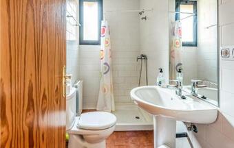 Awesome Apartment In Valencia De Alcantara With Wifi, Outdoor Swimming Pool And 2 Bedrooms