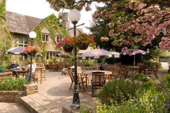 Old Court Hotel & Suites