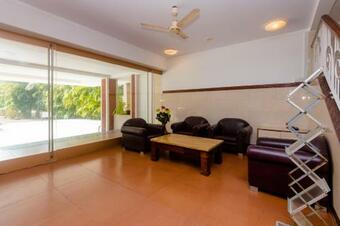 Hotel Collection O 19145 Martins Inn