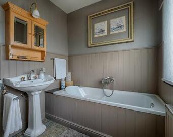 Tussen Hemel En Maas