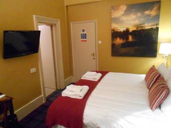 Posada The Red Cow - Guest House