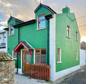 The Gorgeous And Historic Wee Green House