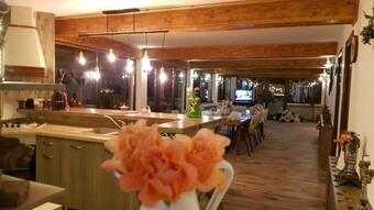 Hostal Pensiunea Turistica Valea Mierii