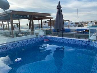 Esc�pate A Casa De Playa Con Paisaje Y Piscina.