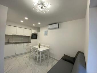 Zara Apartments