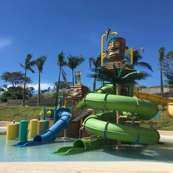 Alquilo Habitaci�n Para Dos Personasn En Apartamento En Zona De Playa Muy Cerca De La Ciudad, Full Amueblado, Con Wifi Y Estacionamiento Privado Gratis, Amplias Areas Verdes, Acceso A Parques, Area De Playa Y Parque Acuatico Con Pago Opcional