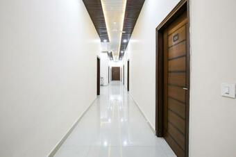 Oyo 47577 Hotel Goldenland