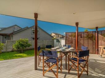 Sunlight Bach - Whitianga Holiday Home