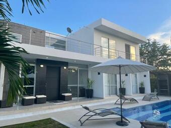 Hermosa Villa Completa - 12 Personas