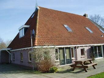 Bed & Breakfast Logeren Bij De Ruimte