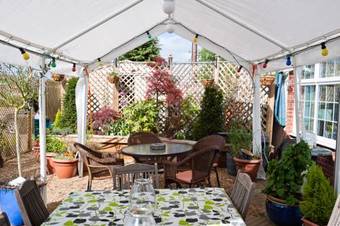 Hostal The Old Bell Guest House