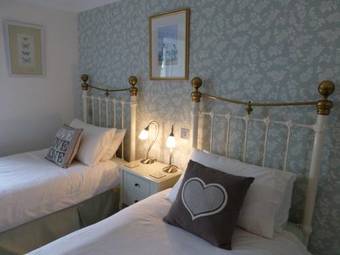 Bed & Breakfast Treveighan Farmhouse
