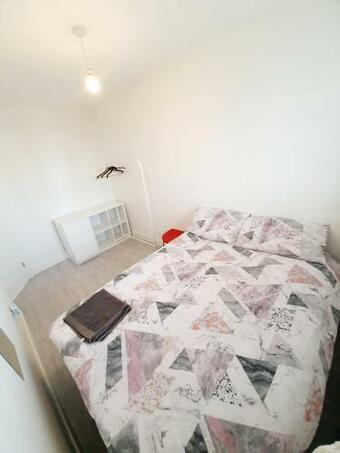 3 Bedroom Rayleigh Apartment