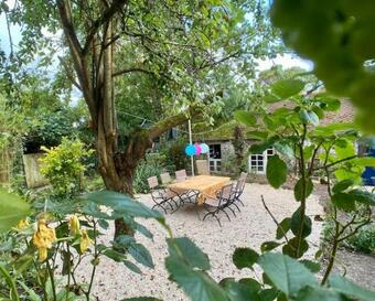 H�bsches Landhaus Der Familie Mit Eigenem Garten