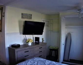 The Allenhurst, Apartment #18 - Bright Queen Studio With Bathroom, Kitchen, And Work Area