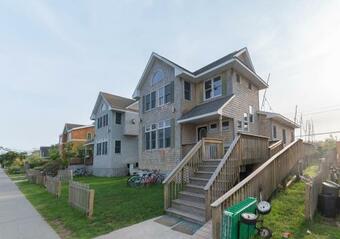 Large Group Friendly Beach House Steps From Village And Ocean