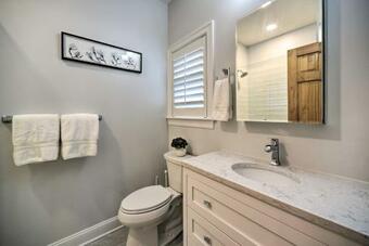 Stunning House With Deck, Game Room And Home Gym!