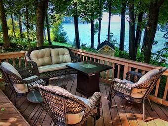 Maple Cottage On Secret Cove In Parkland